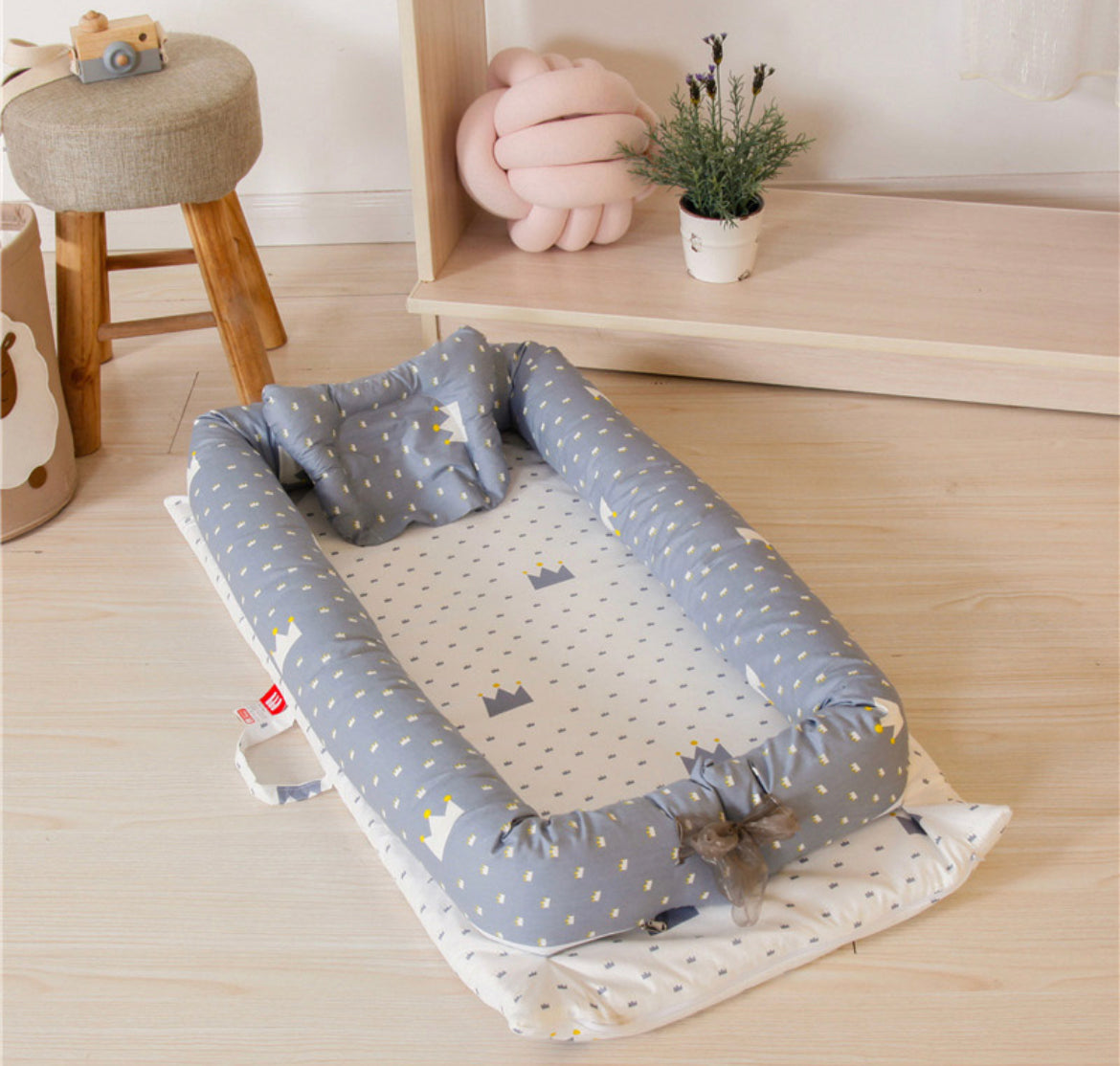 Bumble & Bird Portable Baby Nest & Lounger With Pillow - Crown