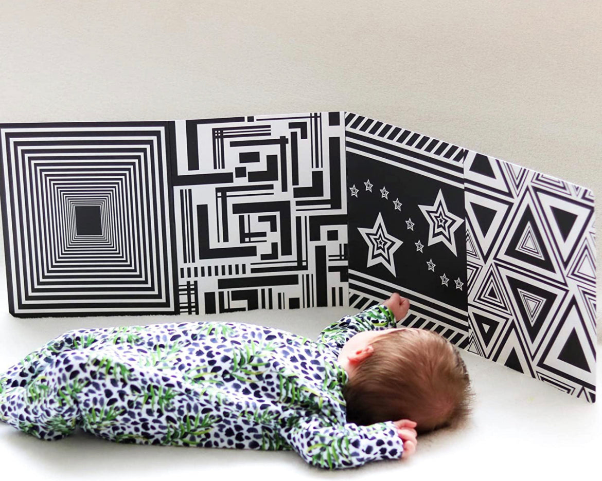 كتاب لوحي بالأبيض والأسود عالي التباين قابل للطي للأطفال الرضع لتنمية الحواس