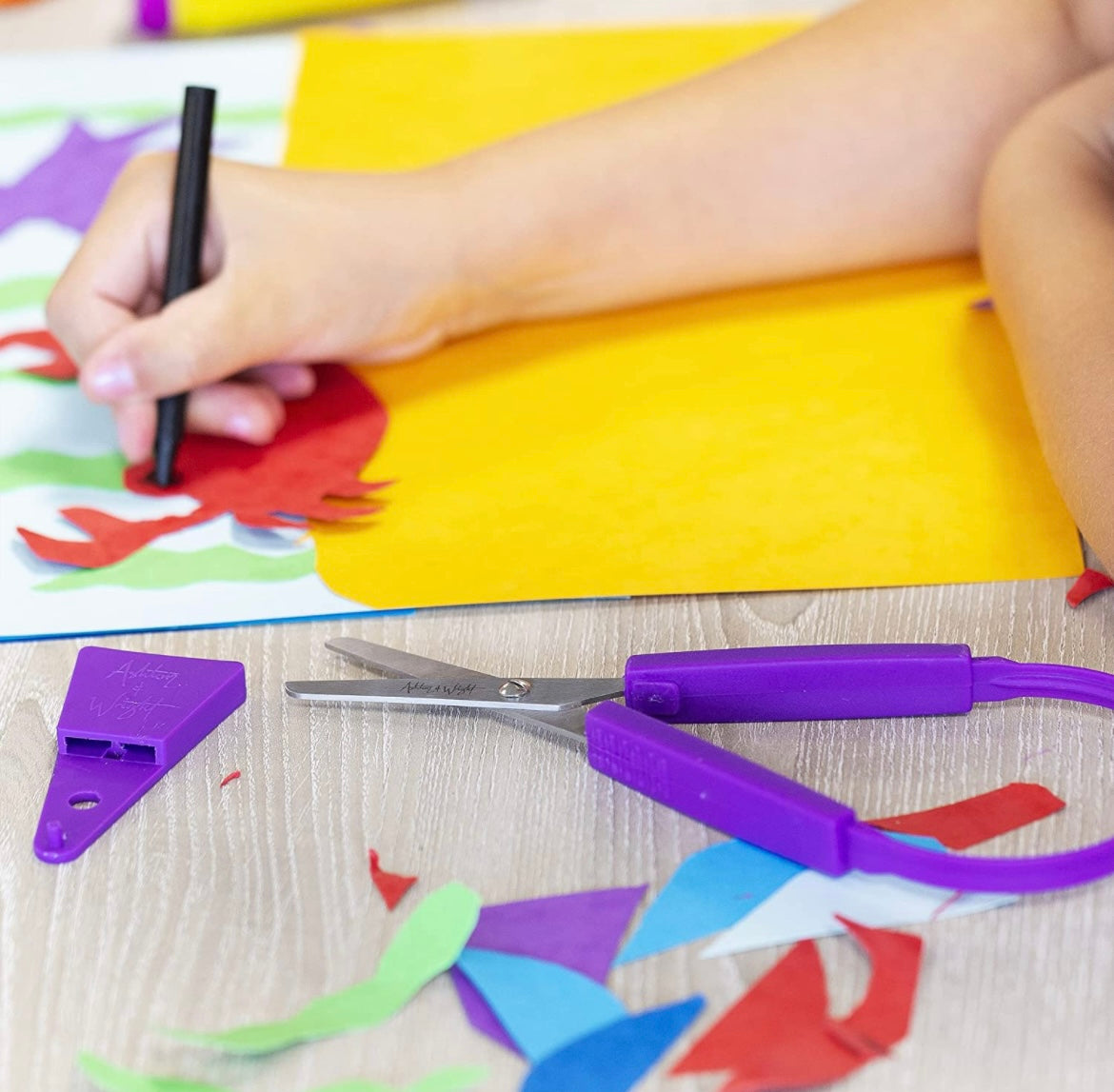 Ashton & Wright Self Opening Scissors With Protective Guard